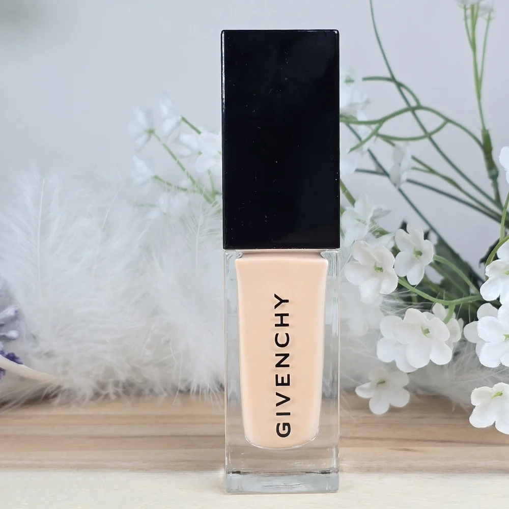 Givenchy Prisme Libre Skin-Caring Glow Foundation Full Size Shade 2-W110 Luxury - Picture 7 of 16